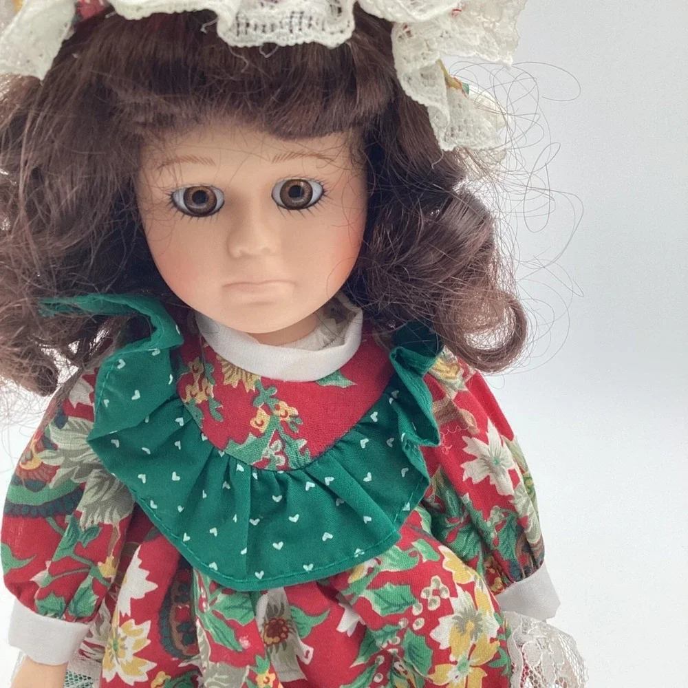 Vintage Porcelain Doll In Floral Dress & Bonnet With Stand 12
